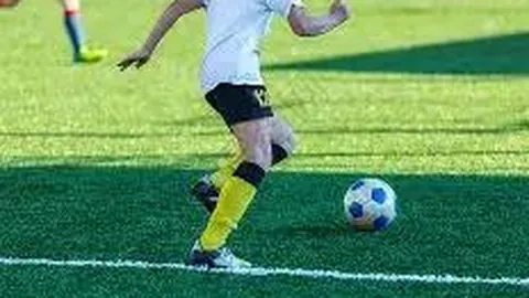 “裁判影响关键！快船失联榜首之位，泰伦卢归来添变数？”